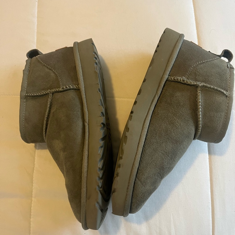 ugg ultra mini olive